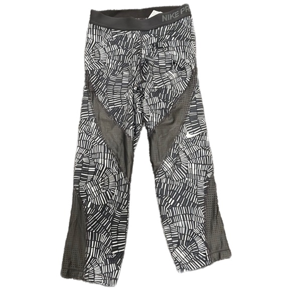 Nike Pants - Nike Pro Capri Leggings
